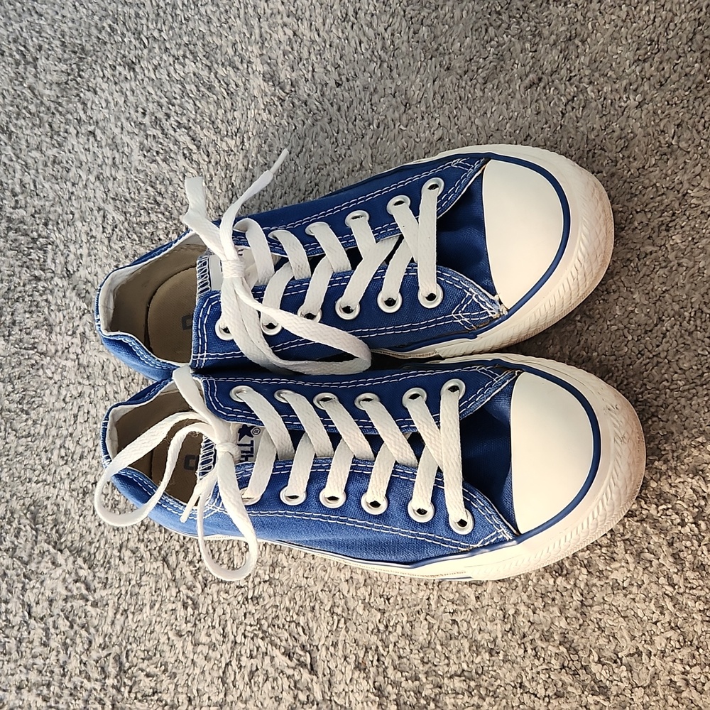 Blue low-top converse - Picture 3 of 13